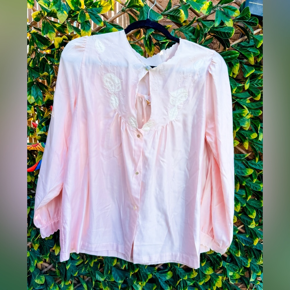🔹 4/$25- Vintage Barbizon Pale Pink Embroidered‎ Lingerie Jacket